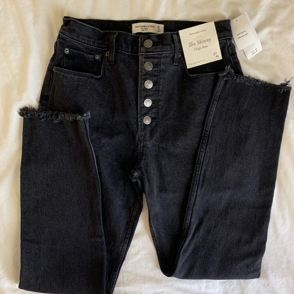 High rise skinny black jeans. 5 button waist